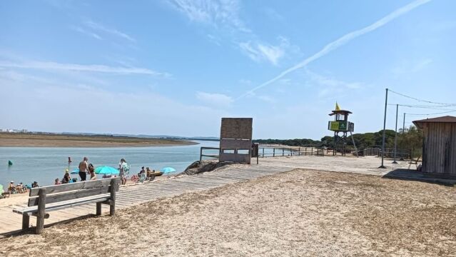 Vista de la playa de Puerto Real en el inicio de la temporada alta del verano