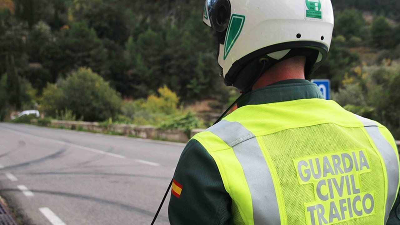 La Policía Local de Albacete detiene a un hombre ebrio que se quedó dormido al volante en un semáforo del centro