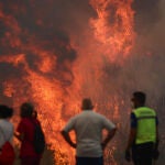 Cortada la A-52 en Ourense, entre los kilómetros 124 y 129 por los incendios forestales