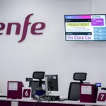 Arranca la cuarta operación salida del verano mientras Renfe mantiene interrumpida la circulación de trenes entre Galicia y Madrid por los incendios