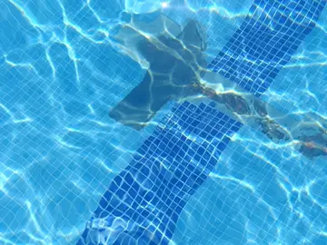 PSOE califica de "chapuza del alcalde" el resultado de las obras en la piscina del Polígono de Toledo El Grupo Municipal Socialista ha criticado el estado de la piscina. REMITIDA / HANDOUT por PSOE TOLEDO Fotografía remitida a medios de comunicación exclusivamente para ilustrar la noticia a la que hace referencia la imagen, y citando la procedencia de la imagen en la firma 14/08/2025