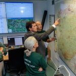 Mañueco visita el Centro Autonómico de Mando en Valladolid junto a Suárez-Quiñones
