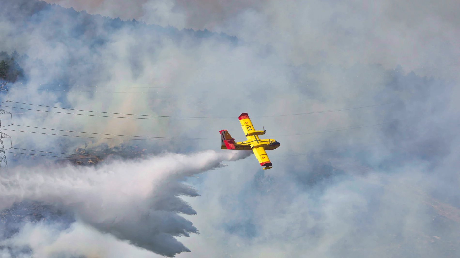 Incendio procedente de Orense que ha llegado a Castromil, en Zamora