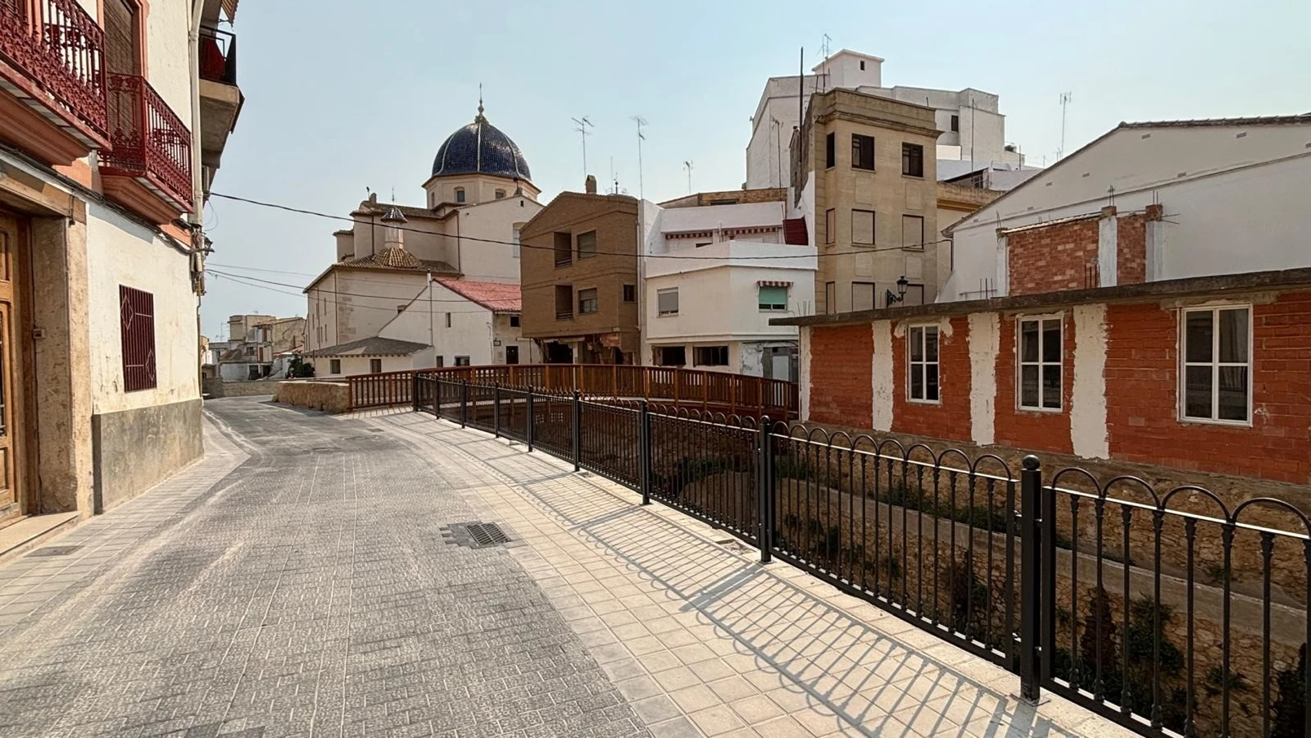 Imagen de la reapertura de una de las calles de Chiva REMITIDA / HANDOUT por AYUNTAMIENTO DE CHIVA Fotografía remitida a medios de comunicación exclusivamente para ilustrar la noticia a la que hace referencia la imagen, y citando la procedencia de la imagen en la firma 14/08/2025