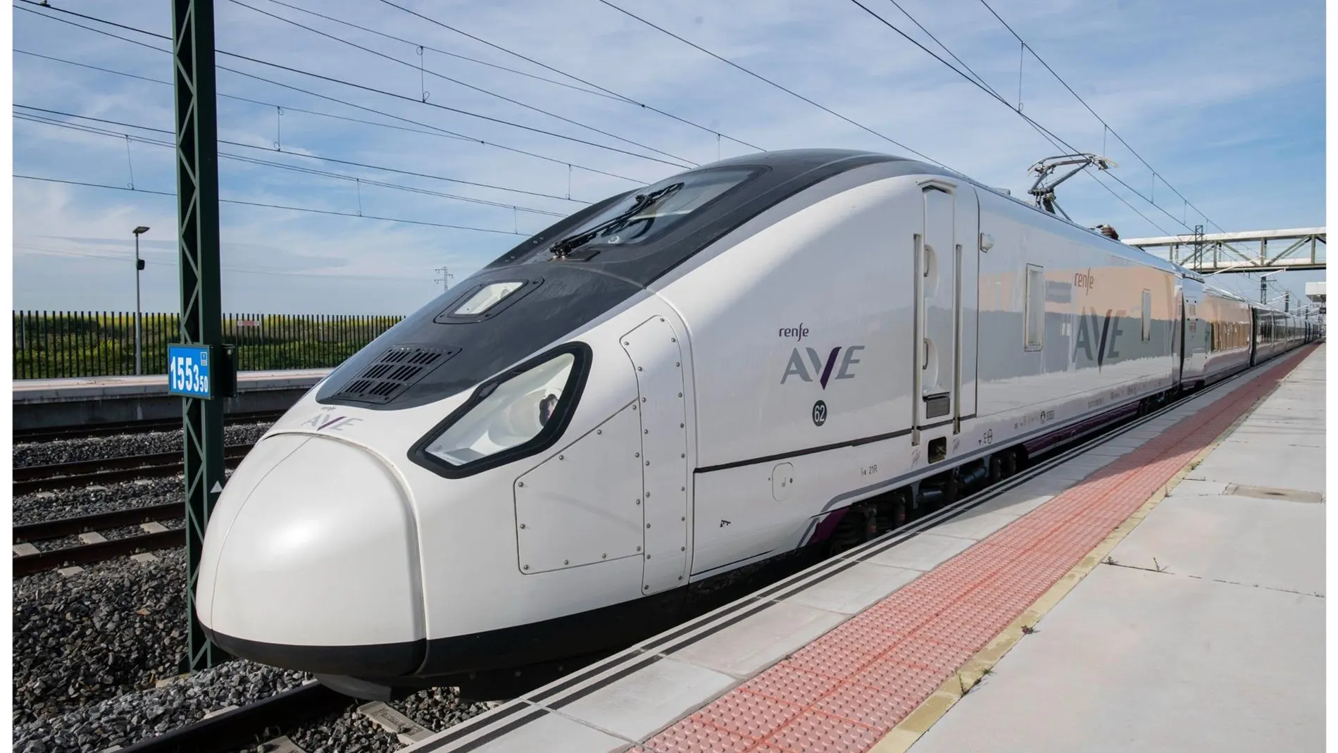 MADRID.-Renfe mantiene interrumpida la circulación de trenes entre Galicia y Madrid por los incendios