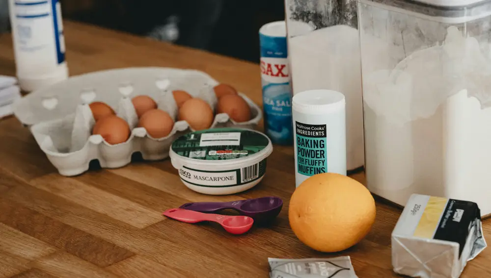 Por qué mezclar bicarbonato con azúcar puede cambiar tus recetas dulces