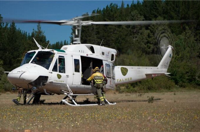 Las brigadas helitransportadas de Talher se desplazan valiéndose de distintos medios a pesar de las dificultades de la orografía y las circunstancias.