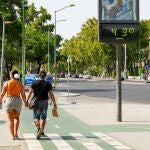 Un termómetro marca 43 grados en Sevilla
