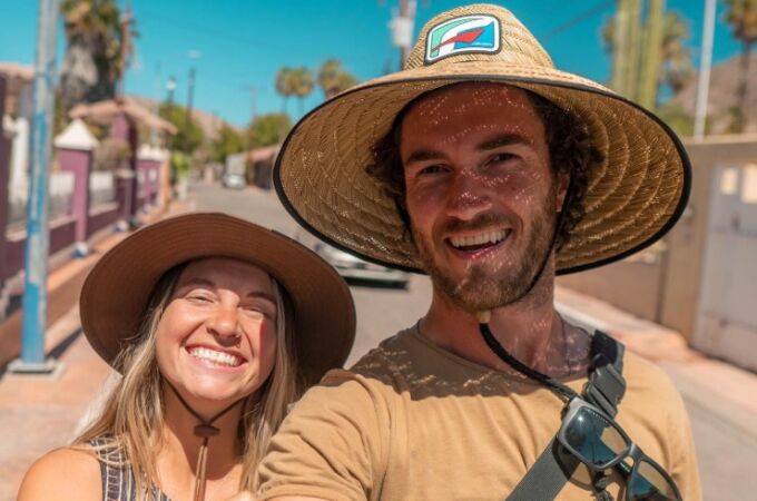 Muere una pareja de influencers tras un grave accidente de tráfico en Canadá: “Un final devastador para una gran historia de amor”