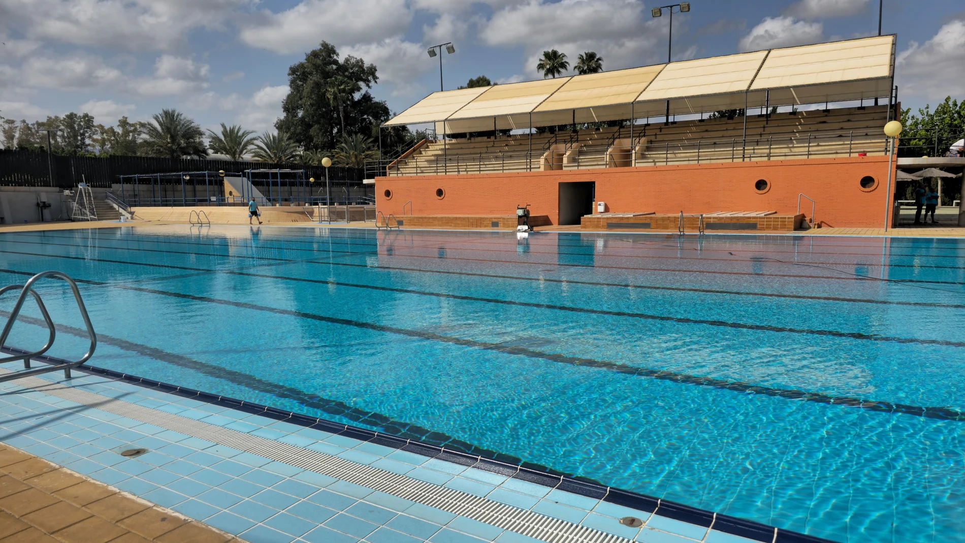 Piscina municipal Murcia Parque REMITIDA / HANDOUT por AYUNTAMIENTO DE MURCIA Fotografía remitida a medios de comunicación exclusivamente para ilustrar la noticia a la que hace referencia la imagen, y citando la procedencia de la imagen en la firma 15/08/2025