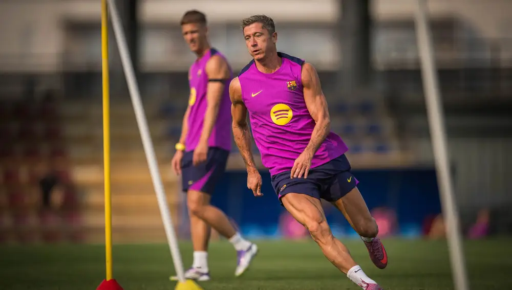 Fútbol.- El delantero azulgrana Lewandowski se une al grupo y apunta al Levante