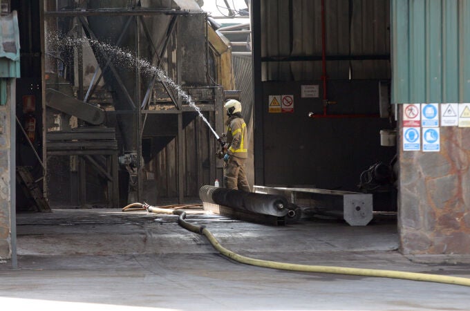 Luto en Pinos Puente (Granada) por la muerte de dos personas en el incendio de una fábrica
