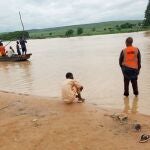 Más de 40 desparecidos en el naufragio de una barcaza en el noroeste de Nigeria