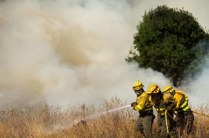 Suc.- Posada de Valdeón (León) "urge" medios para frenar incendio que amenaza a localidades y al Parque Picos de Europa