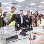 Alfonso Fernández Mañueco durante una reciente visita al nuevo centro de excelencia I+D+i de la planta Ontex en Segovia
