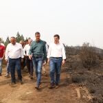 Pedro Sánchez visita junto a Mañueco la zona afectada por el incendio de Orallo en Villablino (León)