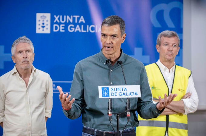 Pedro Sánchez visita las zonas afectadas por los incendios de Ourense y León