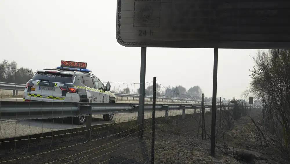 Sucesos.- Cortada la N-525 en As Estivadas y la OU-533 en O Bolo debido a los incendios en la provincia de Ourense