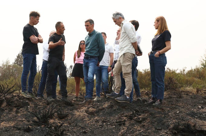 Pedro Sánchez visita las zonas afectadas por los incendios de Ourense y León