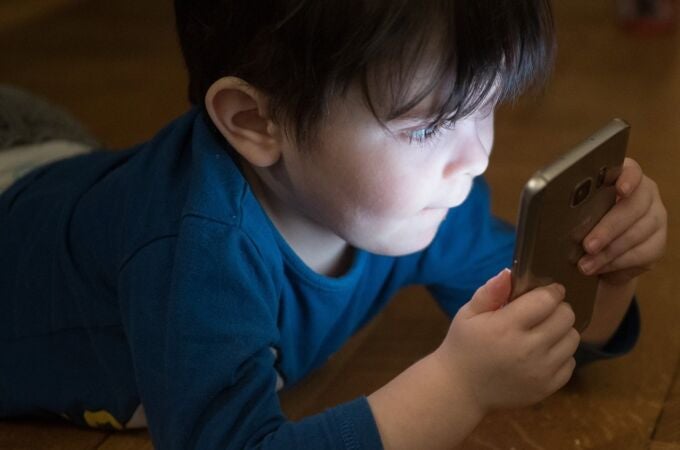 Alternar dispositivos electrónicos con actividades en papel, propuestas lejos de las pantallas para los más pequeños