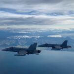 Vuelo de cazas F-18 sobre espacio aéreo islandés