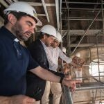 Visita del delegado de la Junta en Granada, Antonio Granados, a las obras de la Catedral