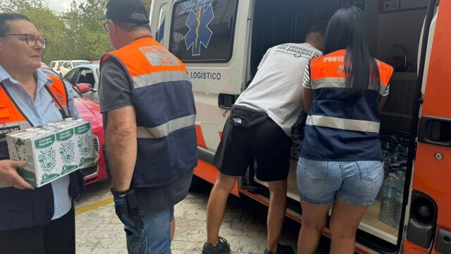 Una iniciativa ciudadana canaliza la ayuda voluntaria por los incendios en WhatsApp, con más de 2.000 personas