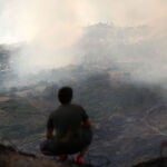 Una persona observa el incendio, en la sierra de O Courel