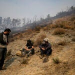 Continúan los trabajos por controlar el incendio de Yeres-Llamas de Cabrera (León)
