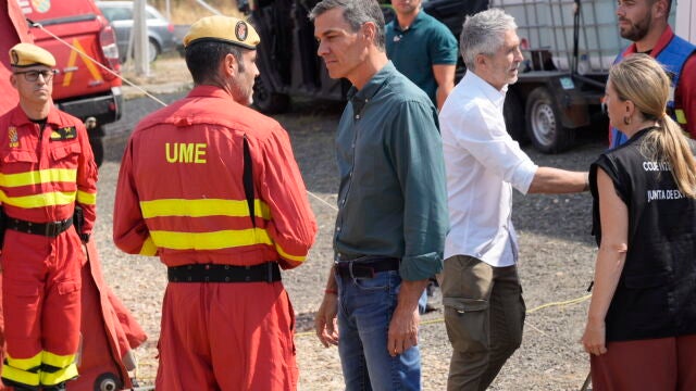 Sánchez visita el Puesto de Mando Avanzado de Jarillas por los incendios forestales en Cáceres y Zamora