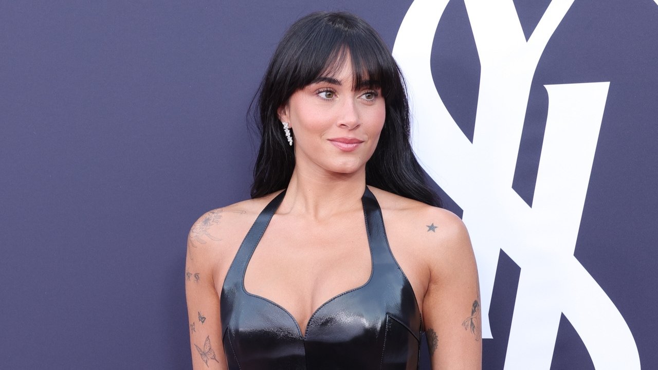 Aitana cumple su sueño en Islandia: el look con el que ha disfrutado de las auroras boreales junto a Plex