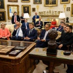 Imágenes de la Casa Blanca resaltan el liderazgo de Trump en la cumbre con los europeos