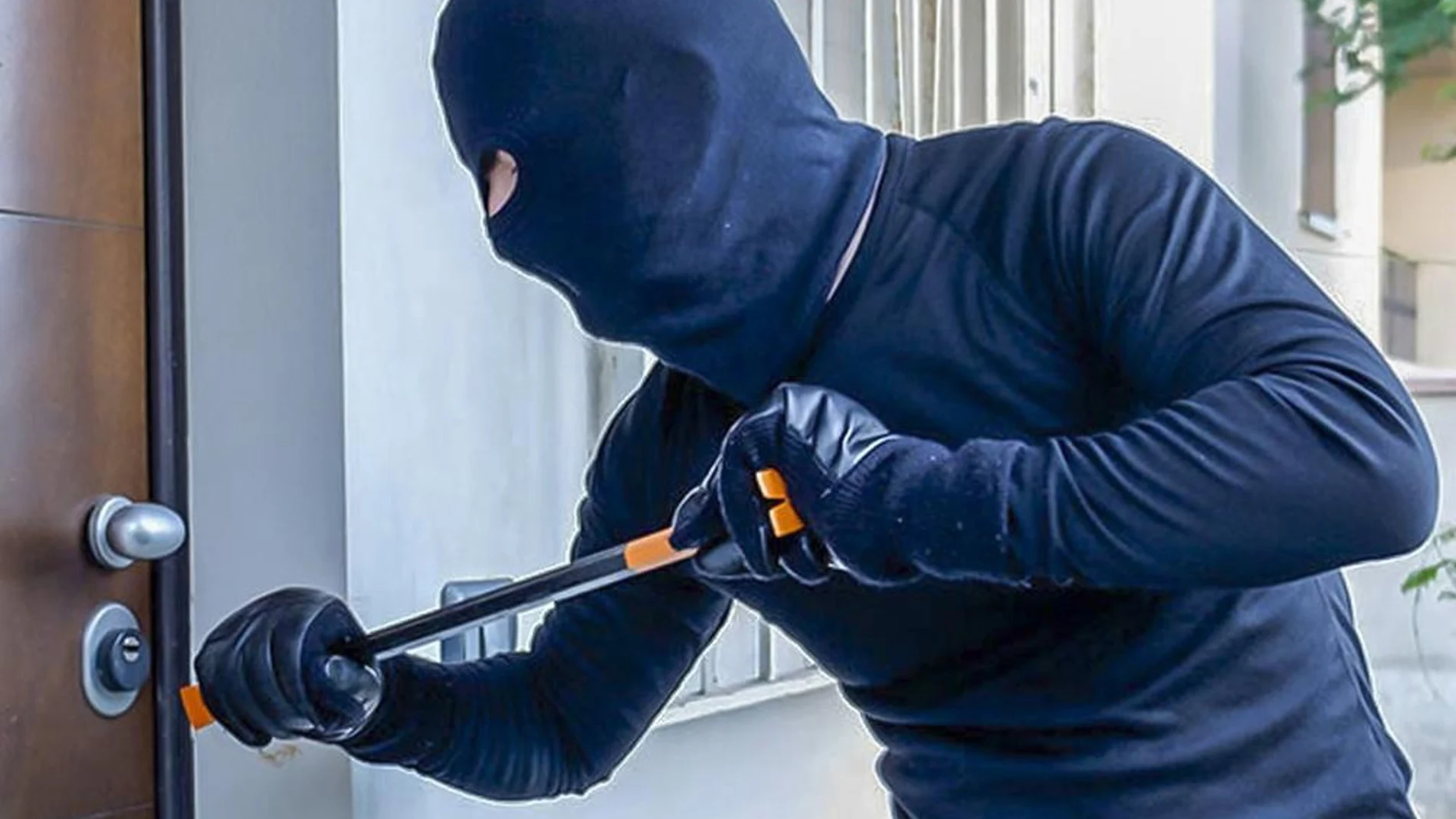 MADRID.-Torrejón.- La Policía aconseja dejar las ventanas cerradas y no publicar las vacaciones en RRSS para evitar robos