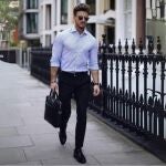 Tommy Hilfiger tiene los chinos perfectos y te contamos con qué piezas combinarlos para acertar siempre