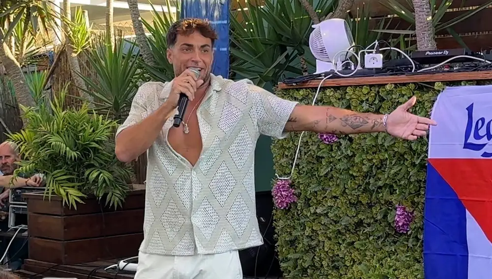 Montoya retoma su carrera profesional, esta vez como cantante en Chipiona