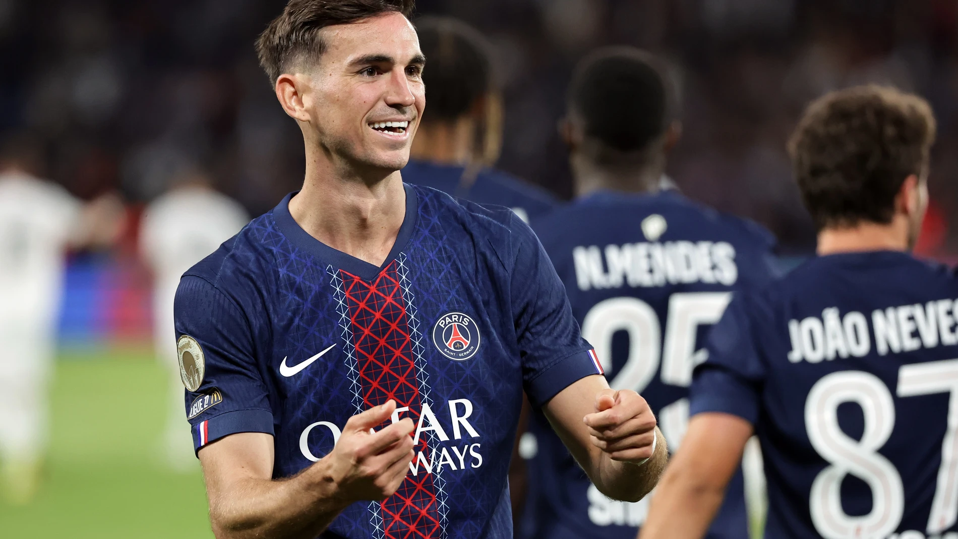 PARIS (France), 22/08/2025.- Paris Saint Germain's Fabian Ruiz celebrates after scoring the 1-0 goal during the French Ligue 1 soccer match between PSG and Angers SCO, in Paris, France, 22 August 2025. (Francia) EFE/EPA/CHRISTOPHE PETIT TESSON