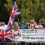 R.Unido.- Manifestantes y rivales protestan en los hoteles en los que se aloja a inmigrantes por todo Reino Unido R.Unido.- Manifestantes y rivales protestan en los hoteles en los que se aloja a inmigrantes por todo Reino Unido