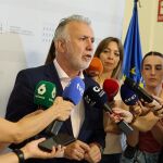 MURCIA.-Torres avisa a las CCAA del PP que tendrán que cumplir la ley con el reparto de menores migrantes: "No se pueden negar"