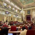 Luz verde a la tramitación para declarar el salón de plenos del Parlamento canario como monumento a la memoria