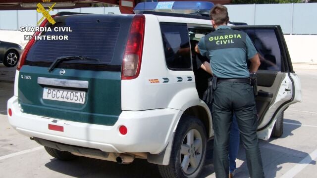 Sucesos.- Detenido en Mazarrón (Murcia) un experimentado delincuente por robar mediante tirón una cadena de plata
