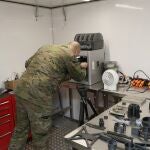 Personal militar español operando sistema Prometeo