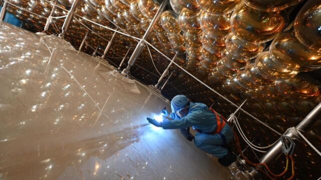 Interior del detector JUNO