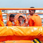 Trasladan a Motril (Granada) a tres migrantes que navegaban en una moto acuática