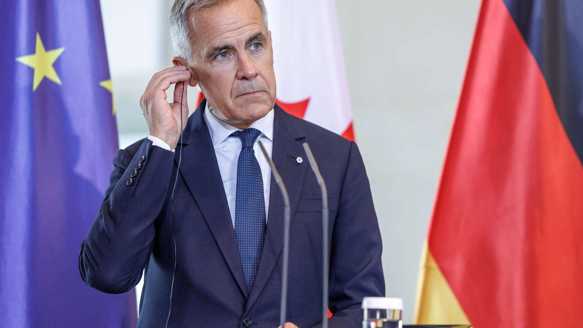 Berlin (Deutschland), 26/08/2025.- Canada's Prime Minister Mark Carney attends a joint press conference with the German chancellor at the Chancellery in Berlin, Germany, 26 August 2025. (Alemania) EFE/EPA/ANDREAS GORA / POOL