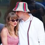 Taylor Swift y Travis Kelce.
