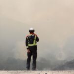 Sucesos.- El operativo de extinción del incendio de Porto (Zamora) centra esfuerzos en la zona de La Baña (León)