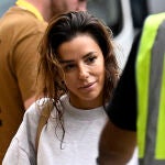 Eva Longoria con look de aeropuerto.