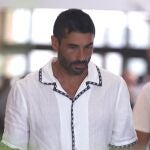 Álex García, desolado. Así ha sido el último y discreto adiós a Verónica Echegui