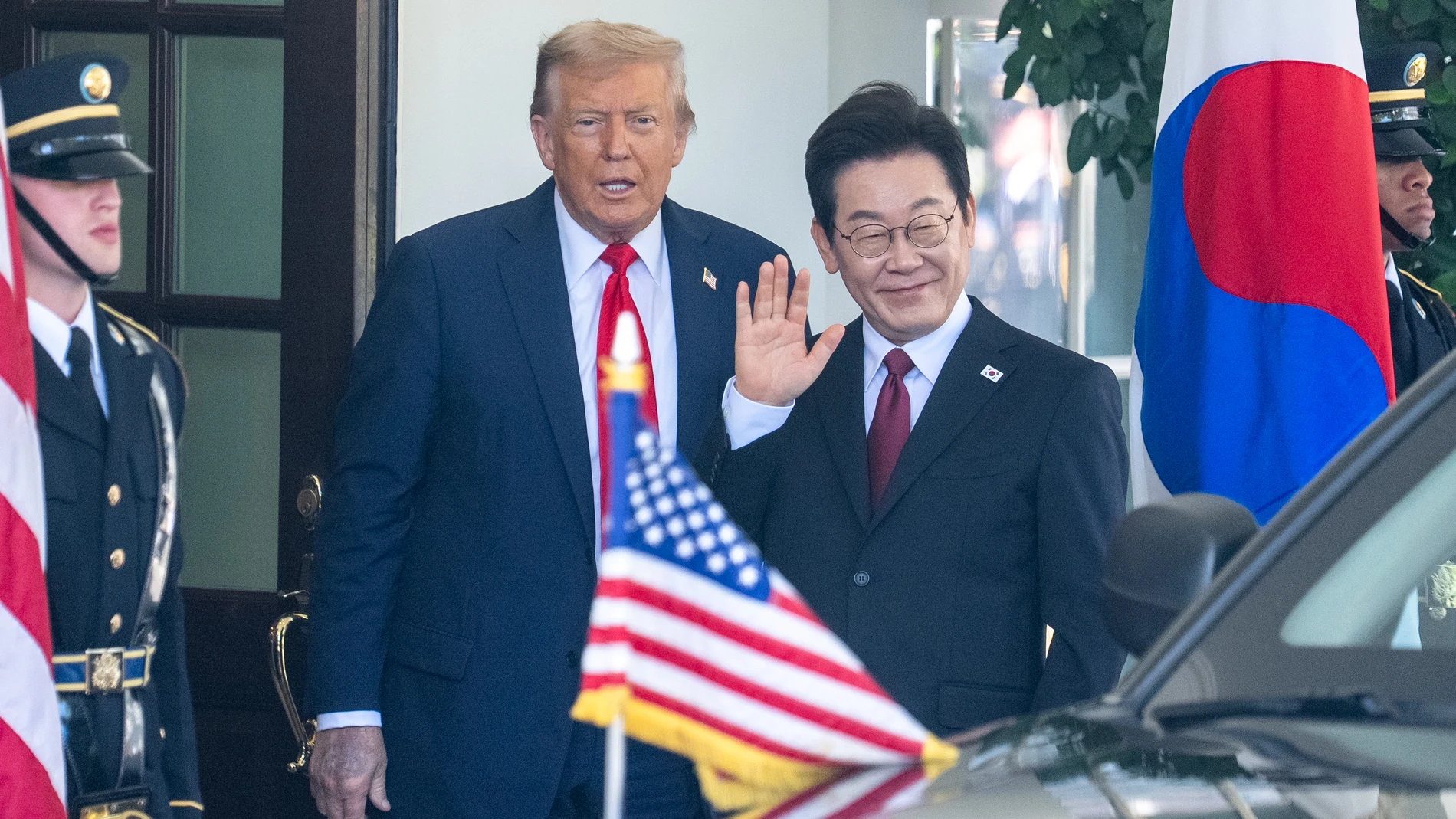 BEIJING, Aug. 26, 2025 -- U.S. President Donald Trump (2nd L) welcomes visiting South Korean President Lee Jae-myung (2nd R) at the White House in Washington, D.C., the United States, on Aug. 25, 2025. Europa Press/Contacto/Hu Yousong 25/08/2025 ONLY FOR USE IN SPAIN