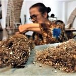 Italia concede una pensión vitalicia a la última maestra artesana del bisso, una fibra elaborada con filamentos de moluscos